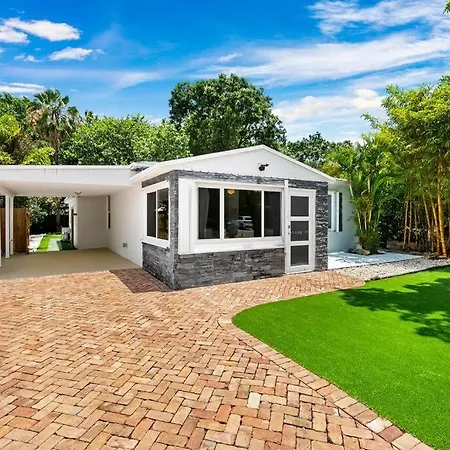 Perfect Fll Location With Putting Green
